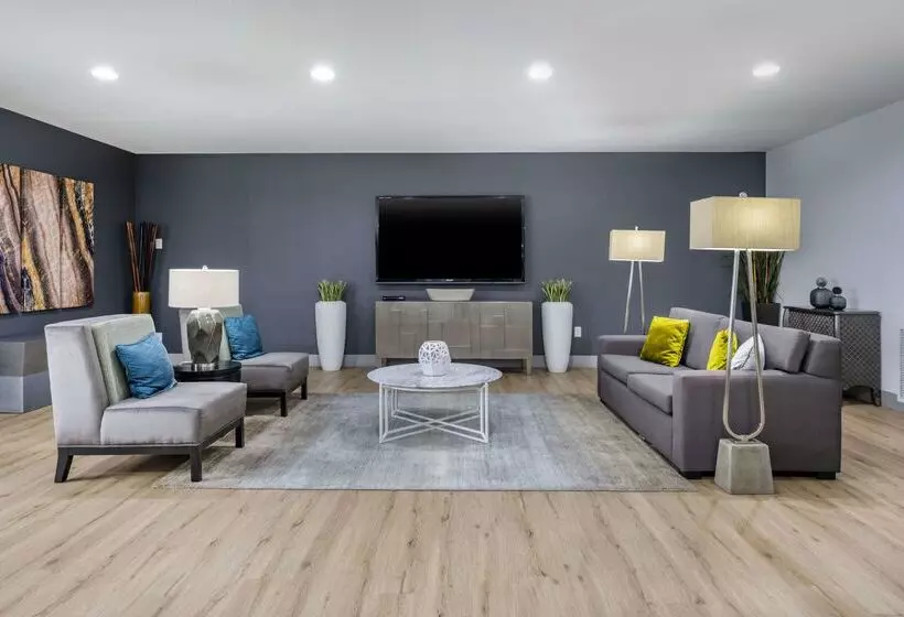 酒店 Best Western Plus Peppertree Airport Inn