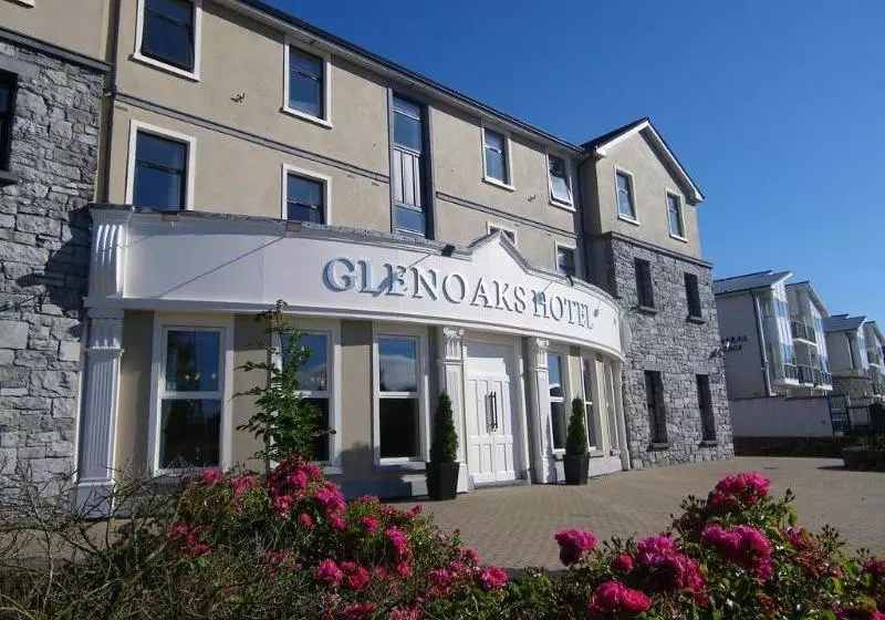 Hotel Glen Oaks Lodge