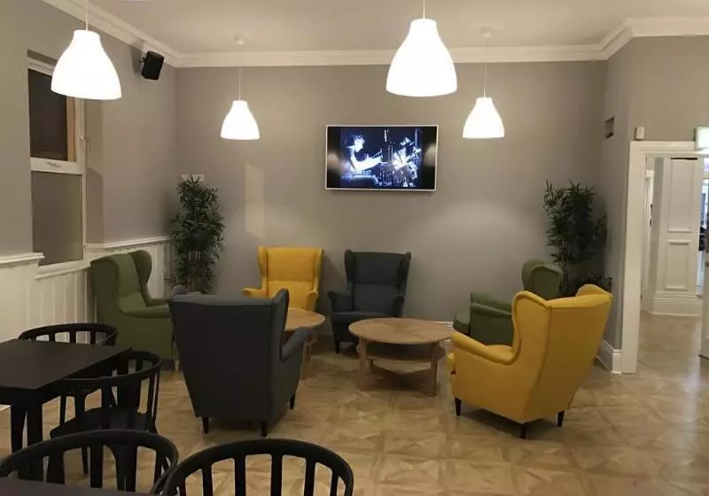 Hotel Glen Oaks Lodge