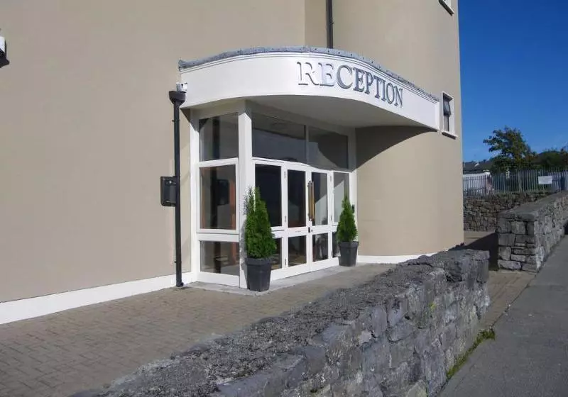 Hotel Glen Oaks Lodge