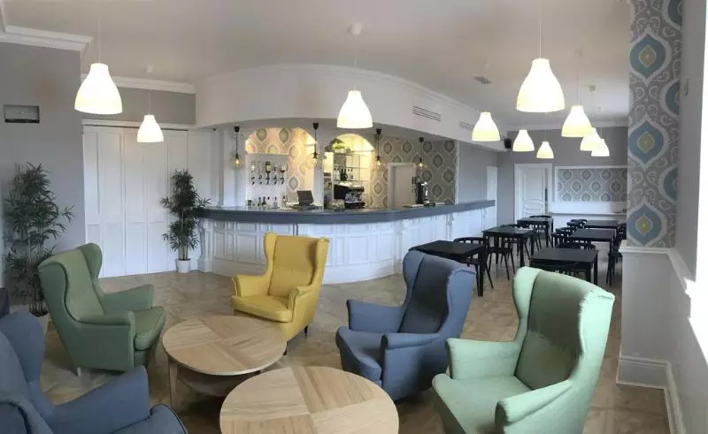 Hotel Glen Oaks Lodge