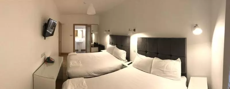 Hotel Glen Oaks Lodge