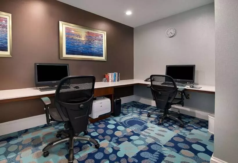 בית מלון כפרי Hampton Inn   Naples   I 75