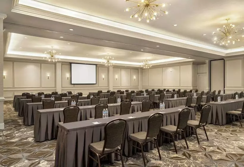 هتل Hampton Inn & Suites New Orleansconvention Center