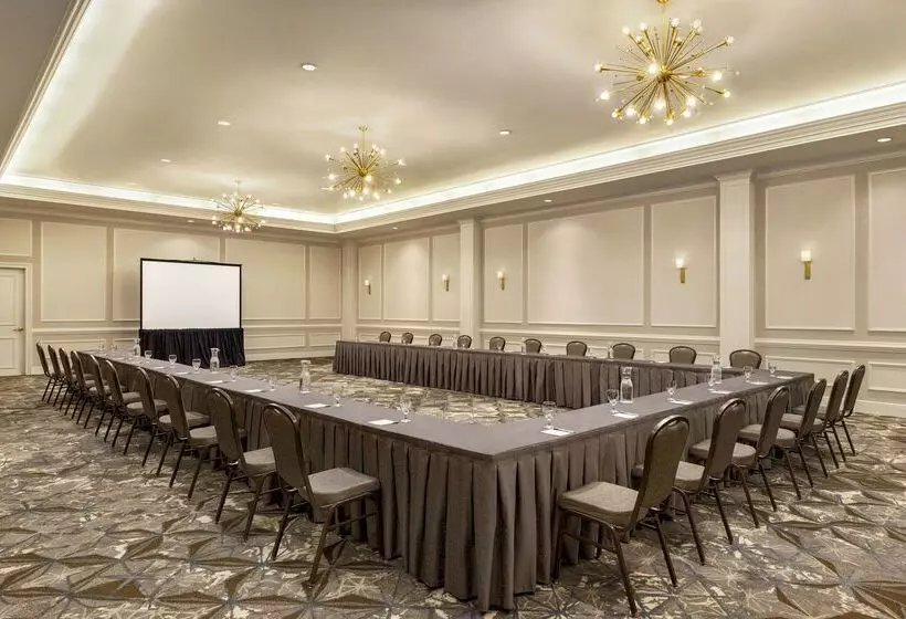 هتل Hampton Inn & Suites New Orleansconvention Center