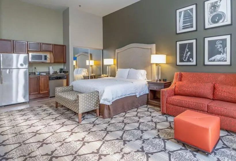 هتل Hampton Inn & Suites New Orleansconvention Center