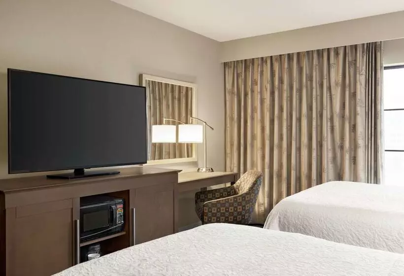 هتل Hampton Inn & Suites New Orleansconvention Center