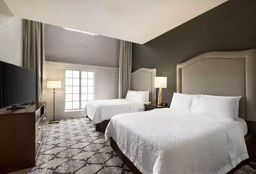 هتل Hampton Inn & Suites New Orleansconvention Center
