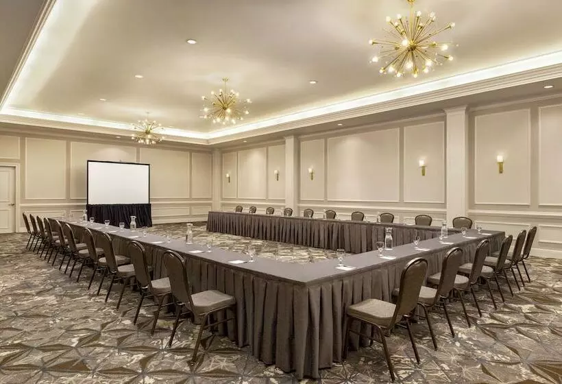 هتل Hampton Inn & Suites New Orleansconvention Center