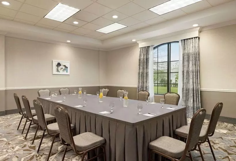 هتل Hampton Inn & Suites New Orleansconvention Center