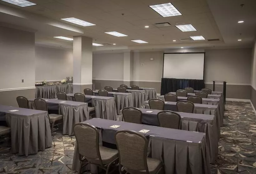 هتل Hampton Inn & Suites New Orleansconvention Center