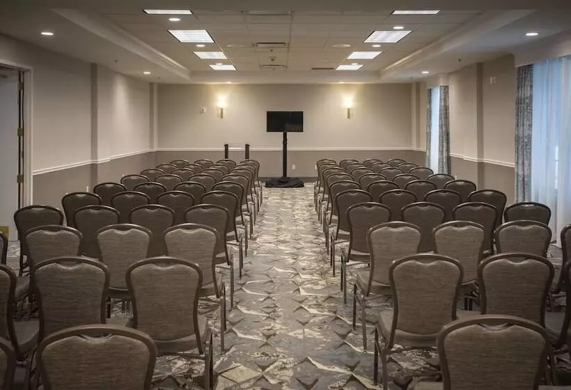 هتل Hampton Inn & Suites New Orleansconvention Center