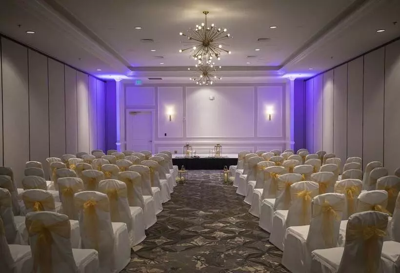 هتل Hampton Inn & Suites New Orleansconvention Center