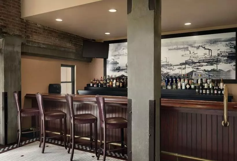 هتل Hampton Inn & Suites New Orleansconvention Center