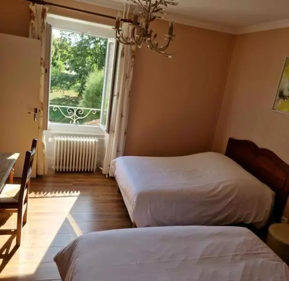 فندق Hôtel De La Ferté