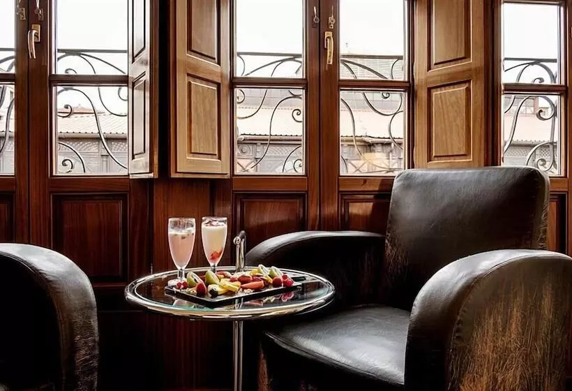 هتل Ikonik Plaza Mercado