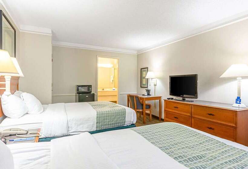 בית מלון כפרי Rodeway Inn