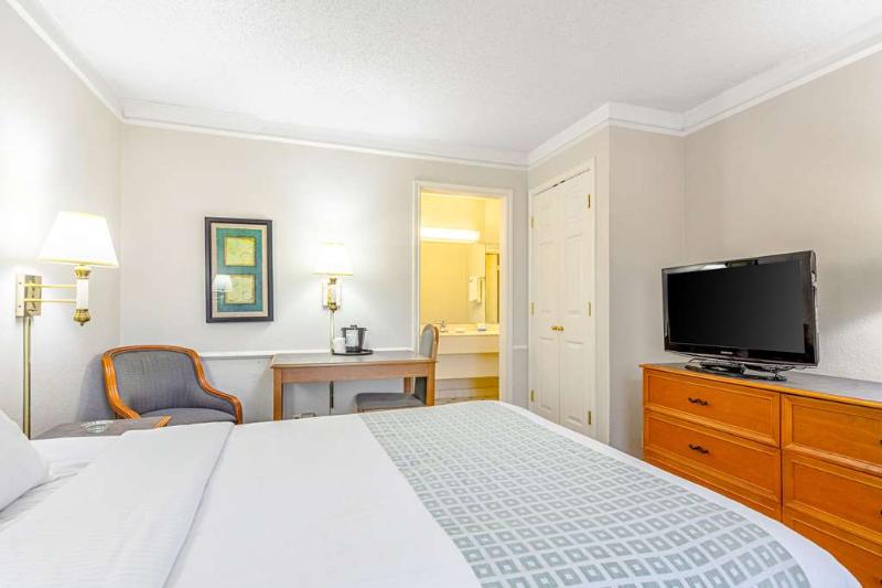 בית מלון כפרי Rodeway Inn