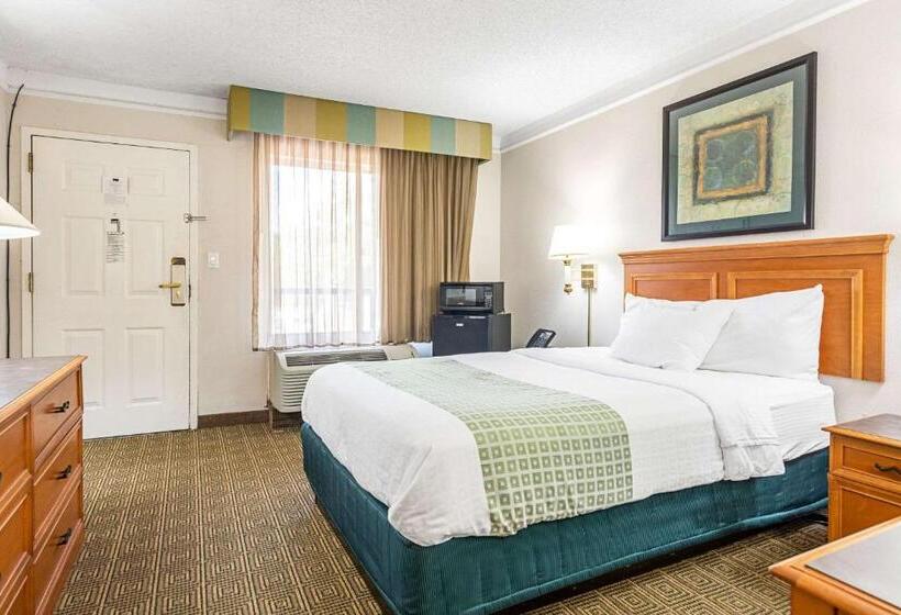 בית מלון כפרי Rodeway Inn