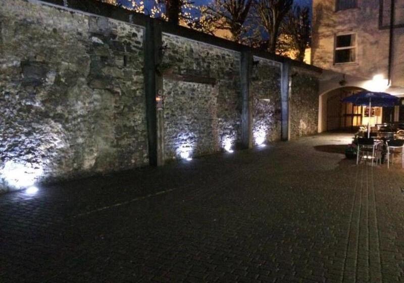 ホテル Tralee Benners