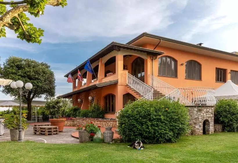 Aamiaismajoitus (B&B) Holiday Prato Verde