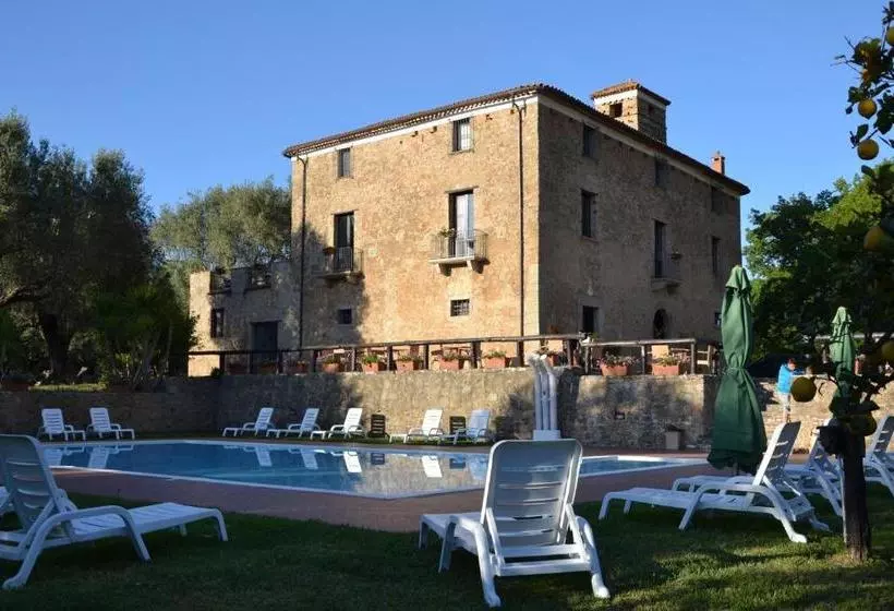 Hotelli Agriturismo Le Favate