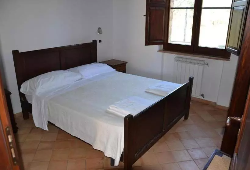 Hotelli Agriturismo Le Favate