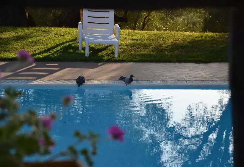 Hotelli Agriturismo Le Favate