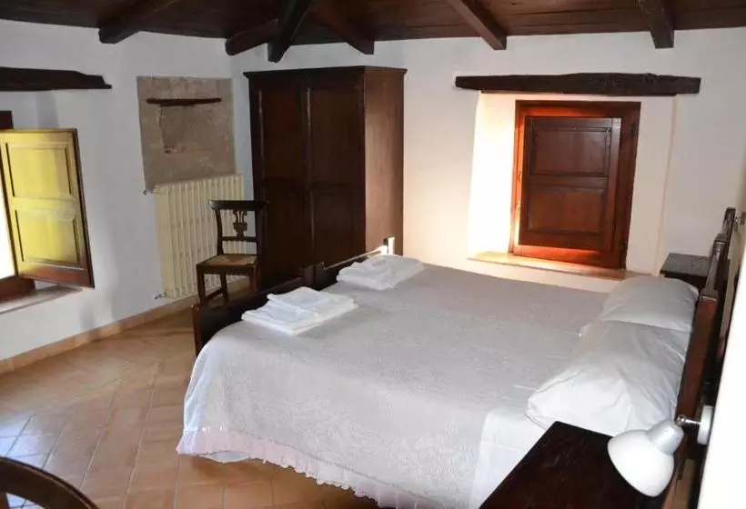Hotelli Agriturismo Le Favate