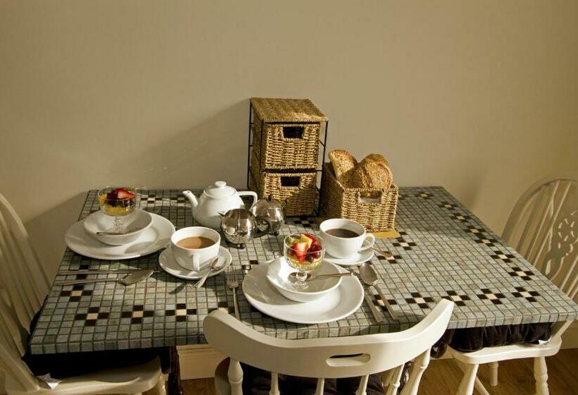 צימר Meals Farm   Courtyard Room