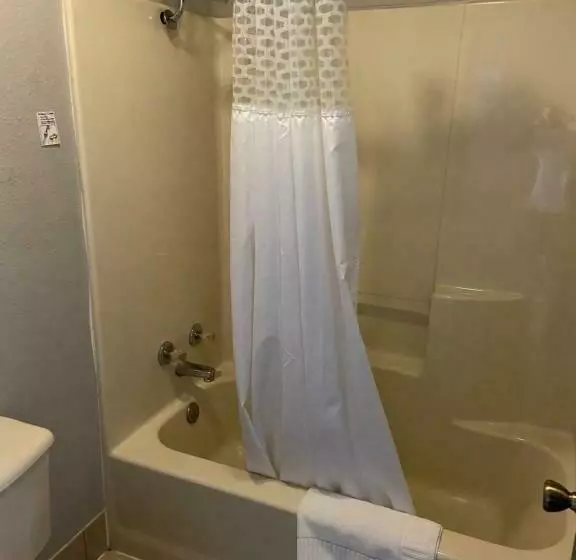 モーテル Redbud Inn