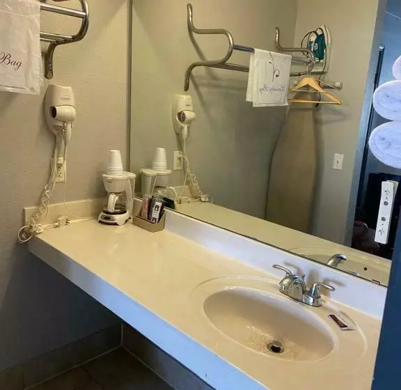 モーテル Redbud Inn