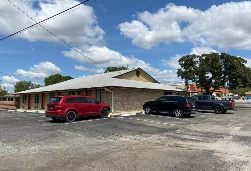 モーテル Redbud Inn