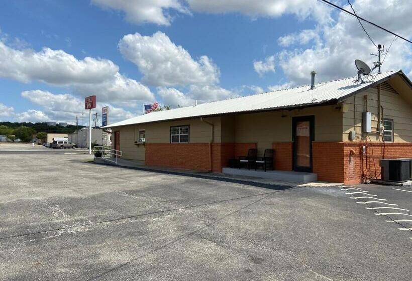 汽车旅馆  Redbud Inn