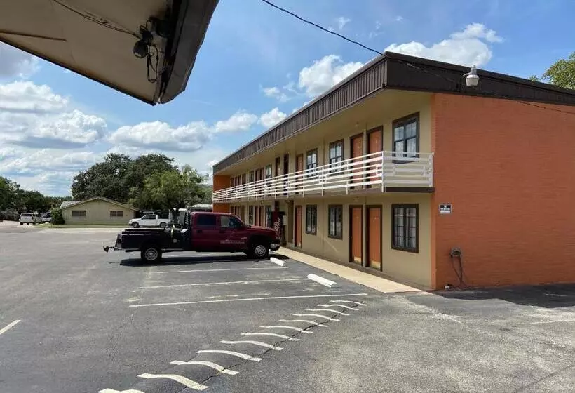 モーテル Redbud Inn