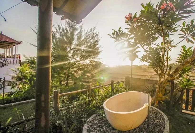 Aamiaismajoitus (B&B) The Anara Surfing Camp