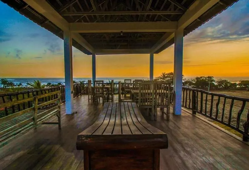 Aamiaismajoitus (B&B) The Anara Surfing Camp