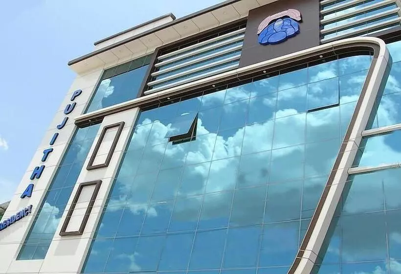 ホテル Pujitha Residency