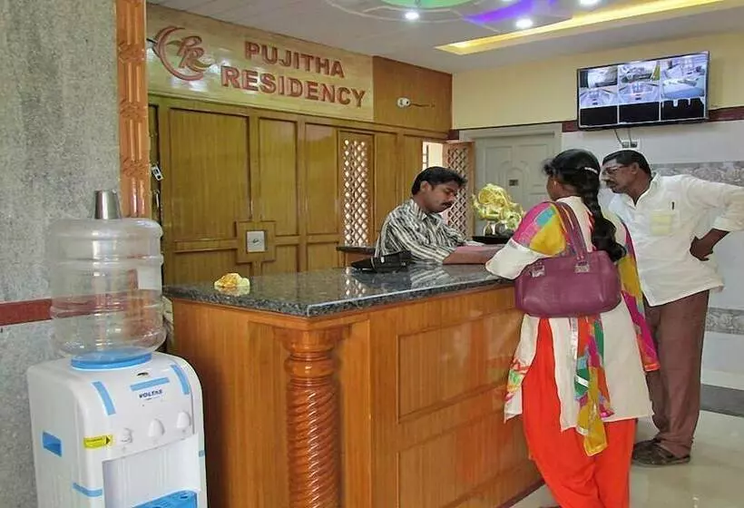 ホテル Pujitha Residency
