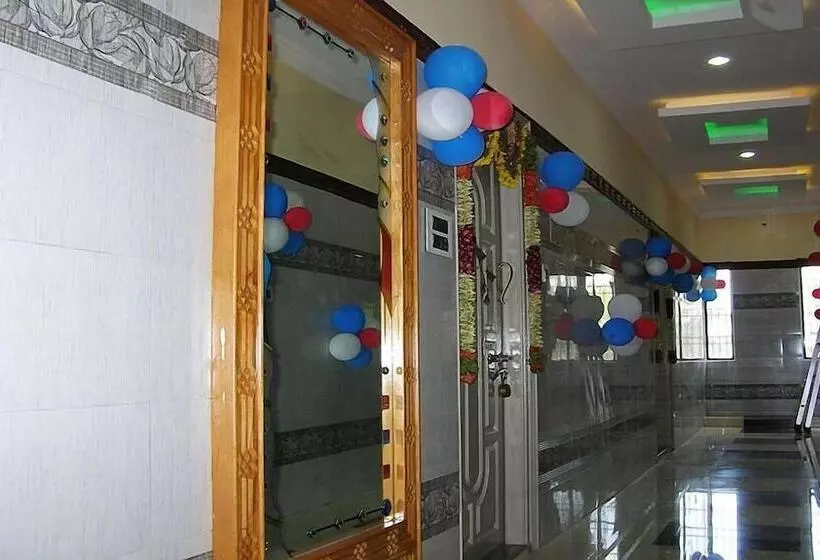 ホテル Pujitha Residency