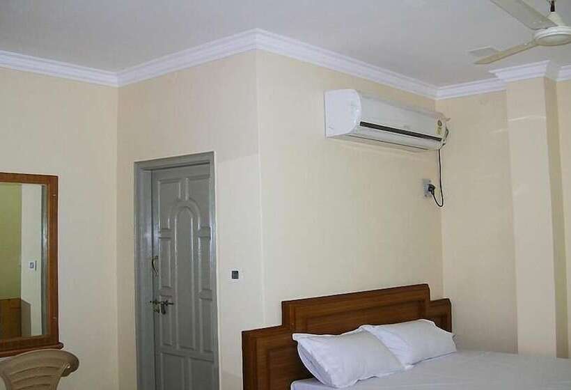 فندق Pujitha Residency