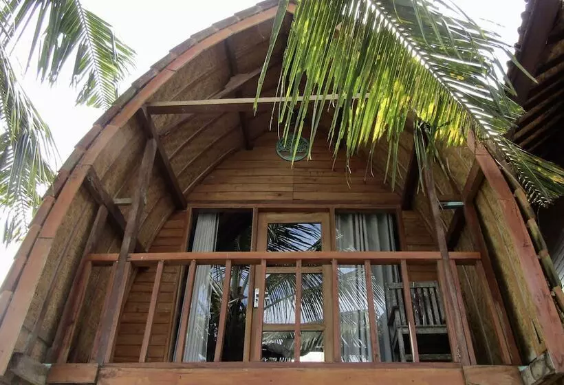 Majatalo Dikaloha Medewi Surfcamp