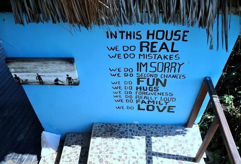 Majatalo Dikaloha Medewi Surfcamp