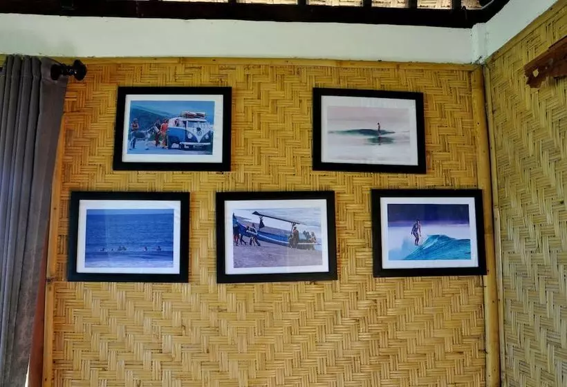 Majatalo Dikaloha Medewi Surfcamp