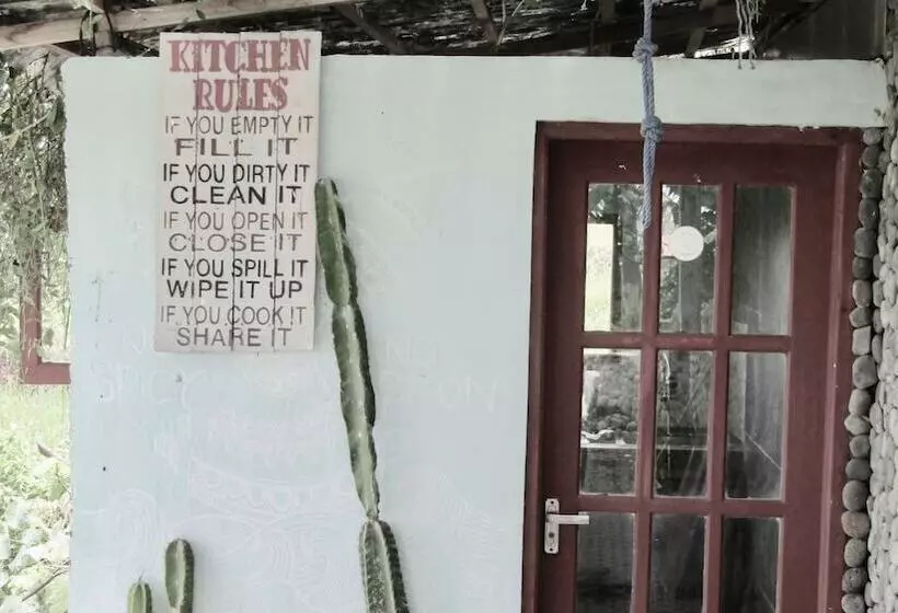 Majatalo Dikaloha Medewi Surfcamp