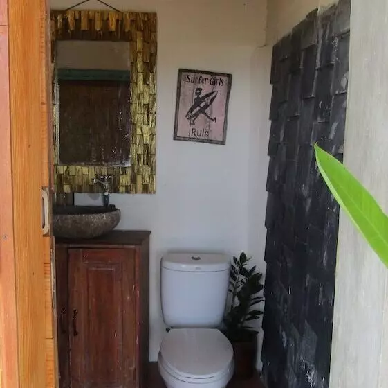 Majatalo Dikaloha Medewi Surfcamp