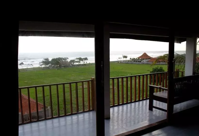 Majatalo Dikaloha Medewi Surfcamp