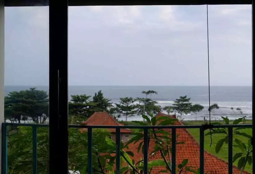 Majatalo Dikaloha Medewi Surfcamp