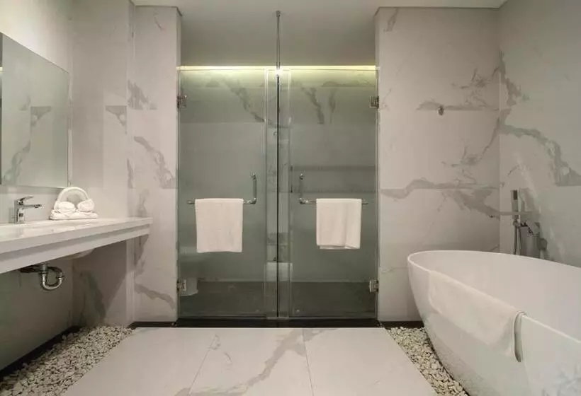 Helios Hotel & Convention