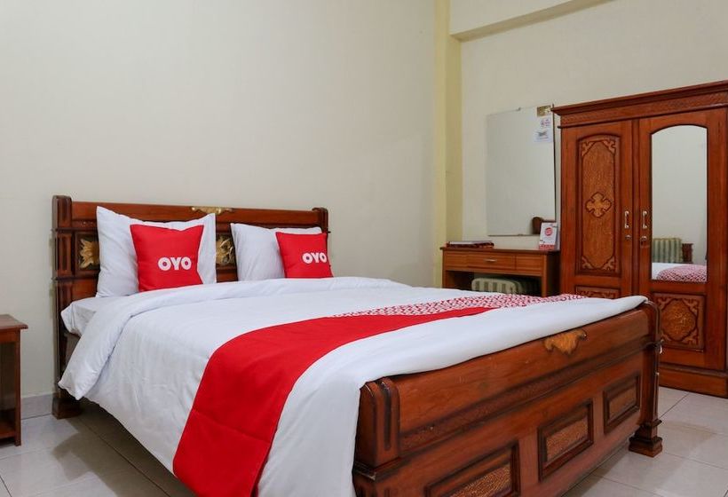 בית מלון כפרי Almadinah Syariah By Oyo Rooms